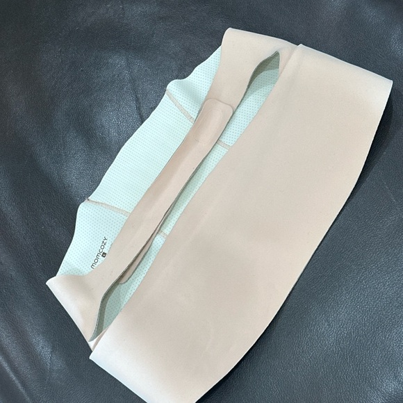 Maternity Support Belt in Pale Pink - Picture 5 of 9